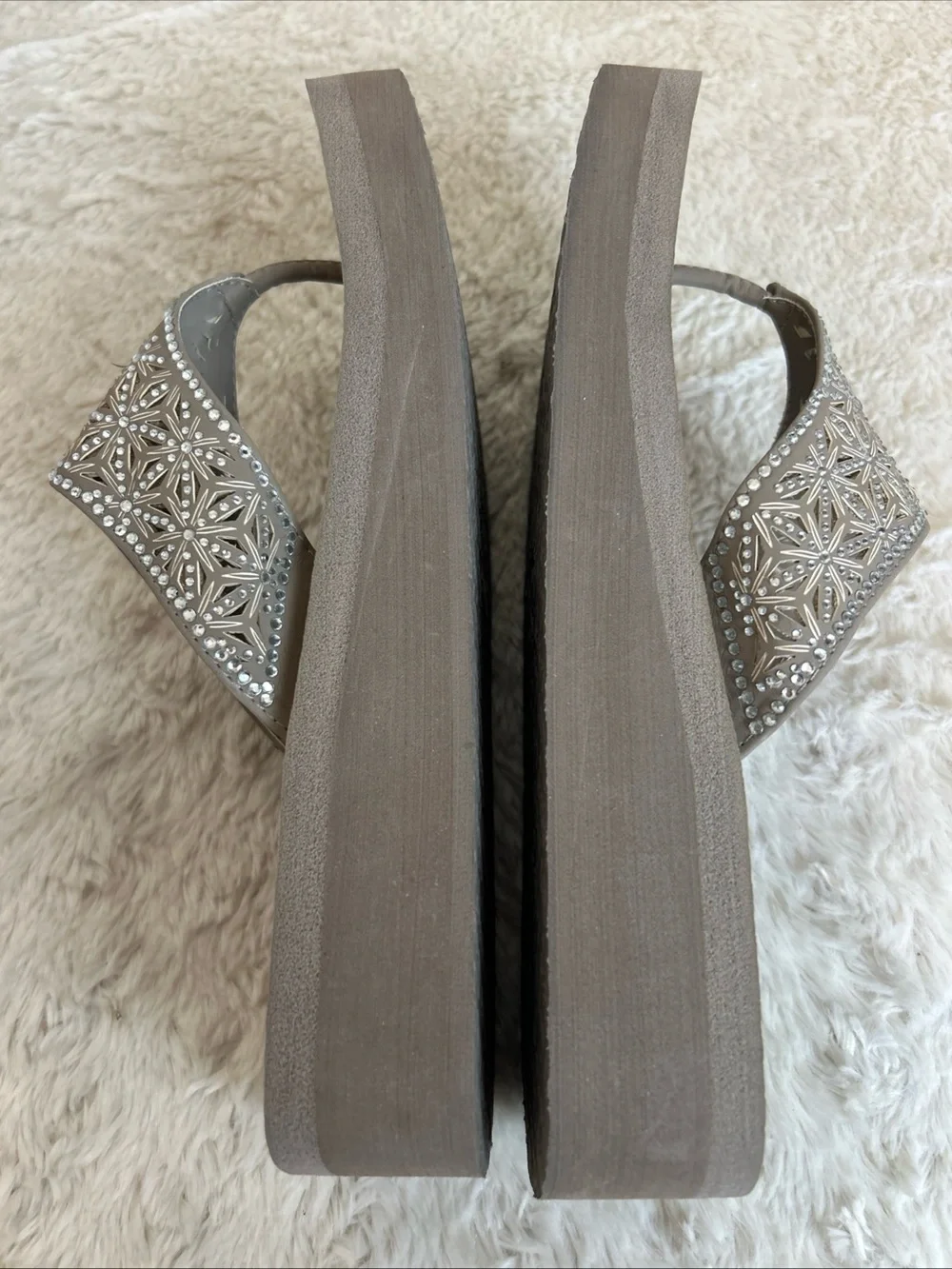 New Skechers Sz 9 Vinyasa Glass Star Wedge Sandal Taupe Flip Flop Yoga Foam
